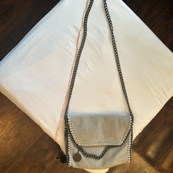 Crossbody grey bag with chain - Picture 2 of 4